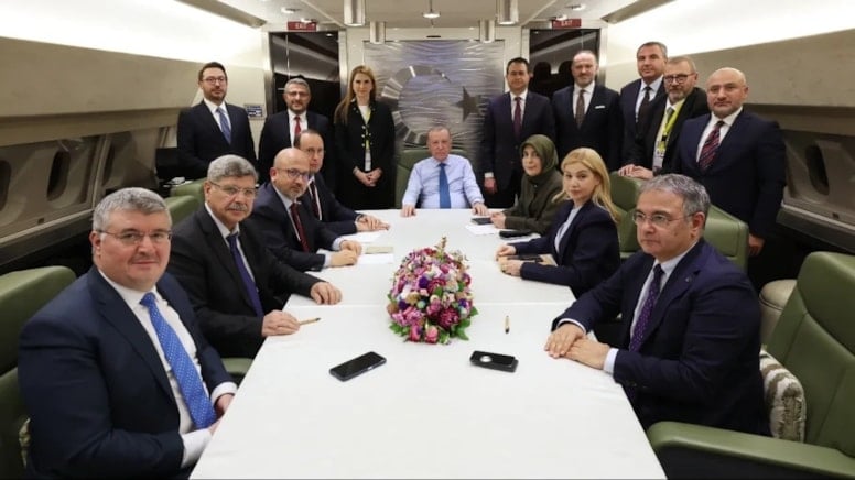 SON DAKİKA: Erdoğan'dan uçakta kritik açıklamalar! İran-ABD gerilimine en net cevap
