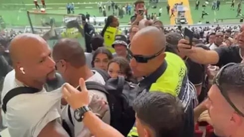 Galatasaray'ın eski yıldızına tribünde saldırı