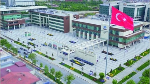 AKP'nin kurucu üyesi, AKP'li belediyenin ihalelerini topladı