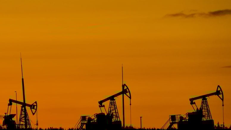 Kritik görüşmeye saatler kala petrol yönünü yukarı çevirdi