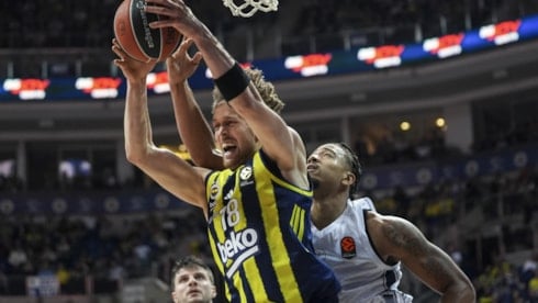 EuroLeague'deki Türk derbisinde kazanan Fenerbahçe Beko