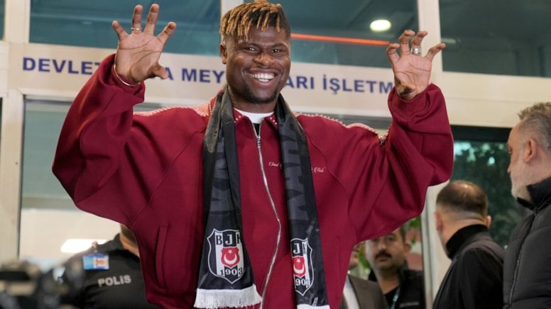 Sabah gözünü İstanbul'da açtı! Transferde son gün bombası...