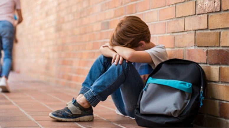 Akranına şiddet uygulayan çocuğa elektronik kelepçe: Okul dışı saatlerde evden çıkamayacak