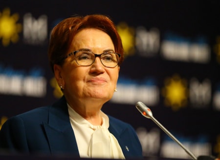 Akşener, Denizli'de adayları tanıttı