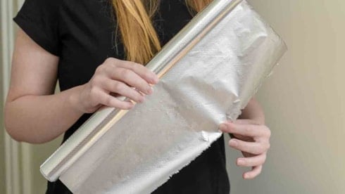 Alüminyum folyonun hangi tarafı kullanılmalı, mat olan mı yoksa parlak olan tarafı mı?