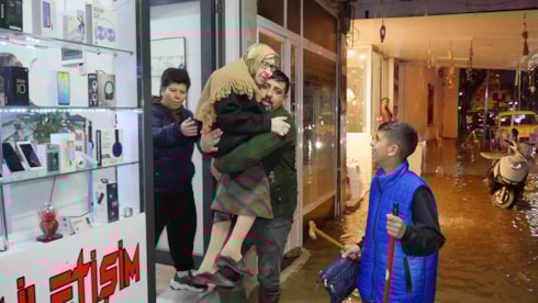 Sağanak yağış hayatı felç etti