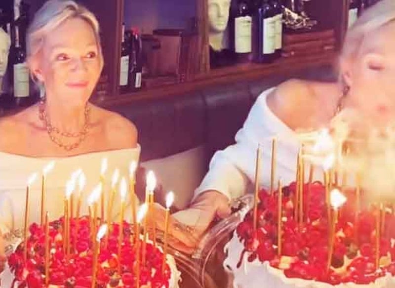  Cemiyet hayatının ünlü ismi 67'nci yaşını kutladı