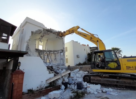 Bodrum'da 7 bine yakın yapıya mühür 