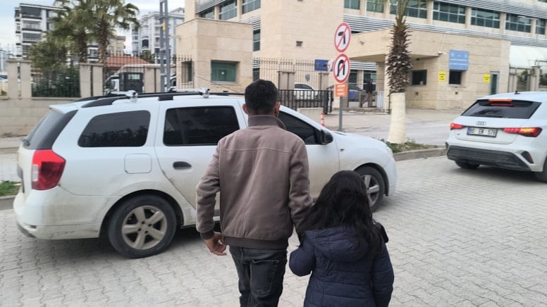 Kızı 'belim ağrıyor' dediğinde şüphelendi! Öğretmenden 8 yaşındaki öğrenciye yumruk