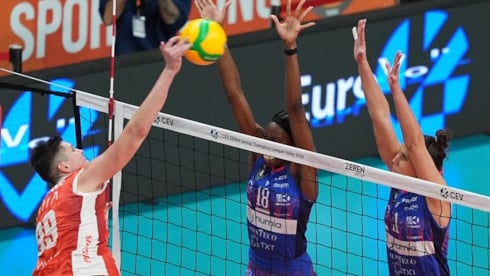 Eczacıbaşı Dynavit evinde kazandı