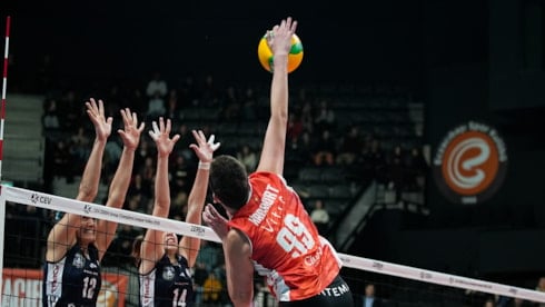 Eczacıbaşı Dynavit, Olympiakos'a set vermedi