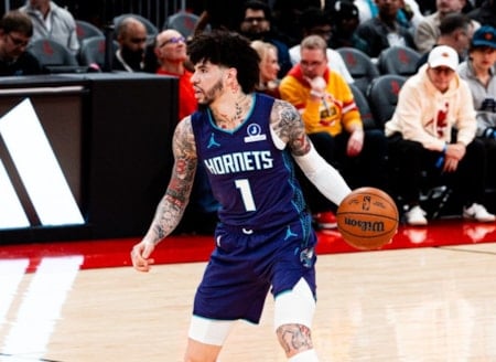 Rockets'ı deviren Hornets, seriye bağladı