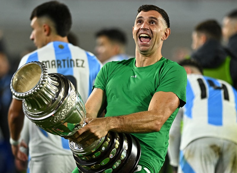 FIFA, Martinez'e cezayı kesti