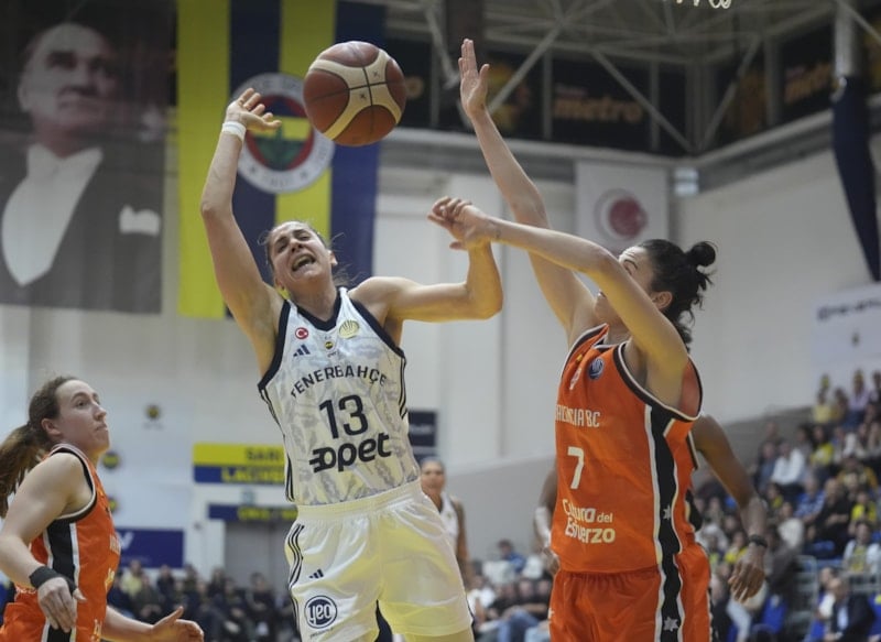 Fenerbahçe Opet, Valencia Basket'e fark attı