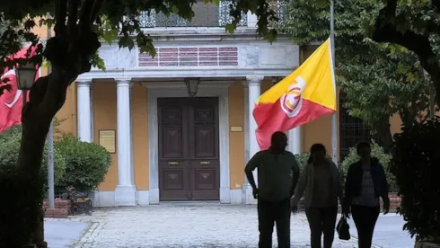 Galatasaray Lisesi'nde Fenerbahçe Logolu Mont Krizi