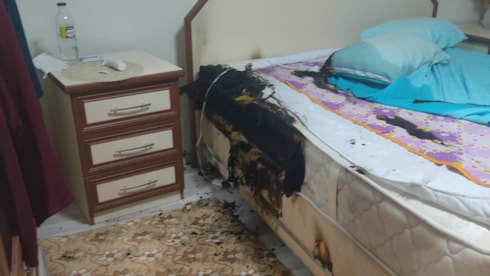 Elektrikli battaniye patladı, oda bu hale geldi