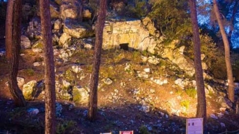 Marmaris'te 2 bin 500 yıllık kaya mezarı korumaya alındı