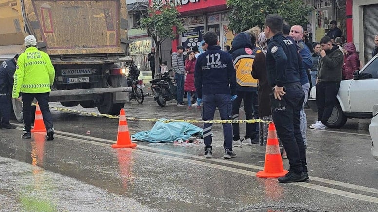 2 gün önce eşine araç çarpmıştı! Aynı yolda TIR'ın altına kalıp can verdi