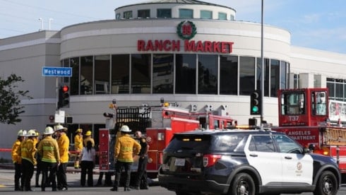 Araba süpermarkete daldı: 3 kişi öldü