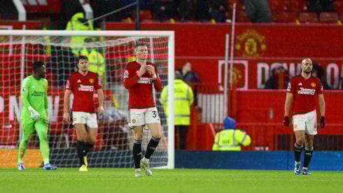 Manchester United evinde dağıldı