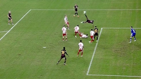 Osimhen’in muhteşem röveşatası: Yer çekimini altüst etti, ayakta alkışlandı