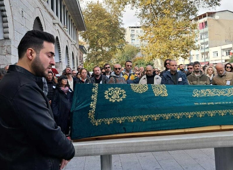 Peyk’in solisti İrfan Alış son yolculuğuna uğurlandı