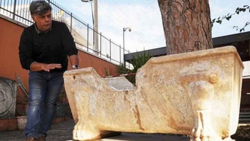 Zenginlerin küveti yalak olarak kullanılmış