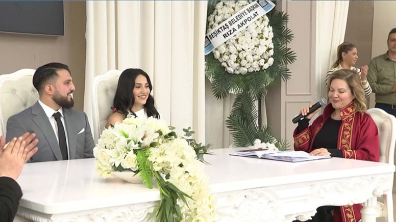 Dört yılda bir yıldönümü: Şimşek çifti 29 Şubat'ta evlendi