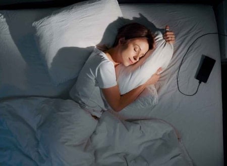 Psikolojiye göre yastığa sarılarak uyumanın anlamı...