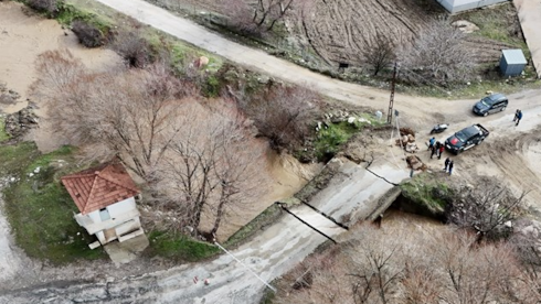 Muğla’da dereler taştı: Seki Çayı üzerindeki köprü çöktü